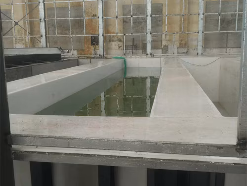 Sistema di pretrattamento per la rimozione di olio e ruggine dalla superficie metallica